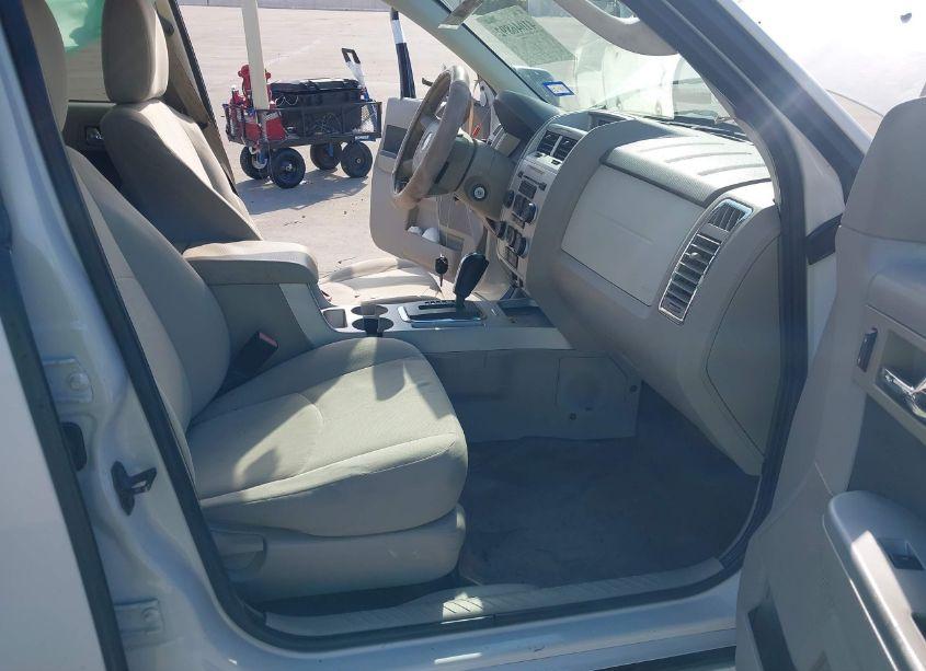 Photo 5 of 2010 Mercury Mariner (VIN 4M2CN8B70AKJ14510)