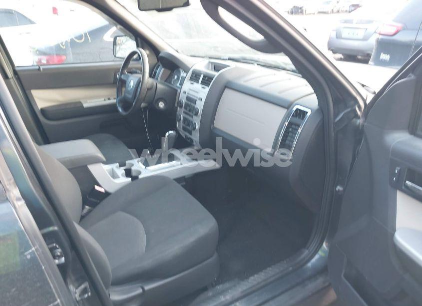 Photo 5 of 2010 Mercury Mariner (VIN 4M2CN8B71AKJ28559)