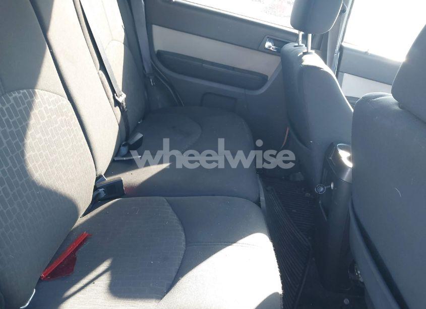 Photo 8 of 2010 Mercury Mariner (VIN 4M2CN8B72AKJ30465)