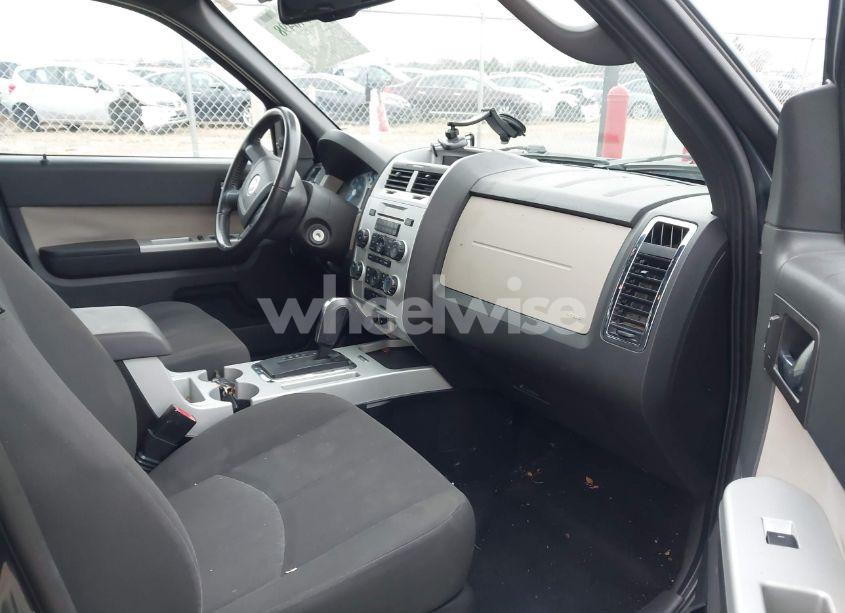 Photo 5 of 2010 Mercury Mariner (VIN 4M2CN8B76AKJ20540)