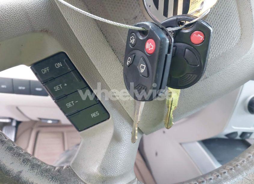 Photo 11 of 2010 Mercury Mariner (VIN 4M2CN8B78AKJ05229)