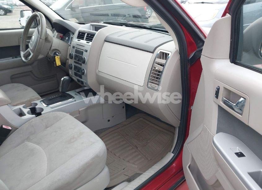 Photo 5 of 2010 Mercury Mariner (VIN 4M2CN8B78AKJ05229)