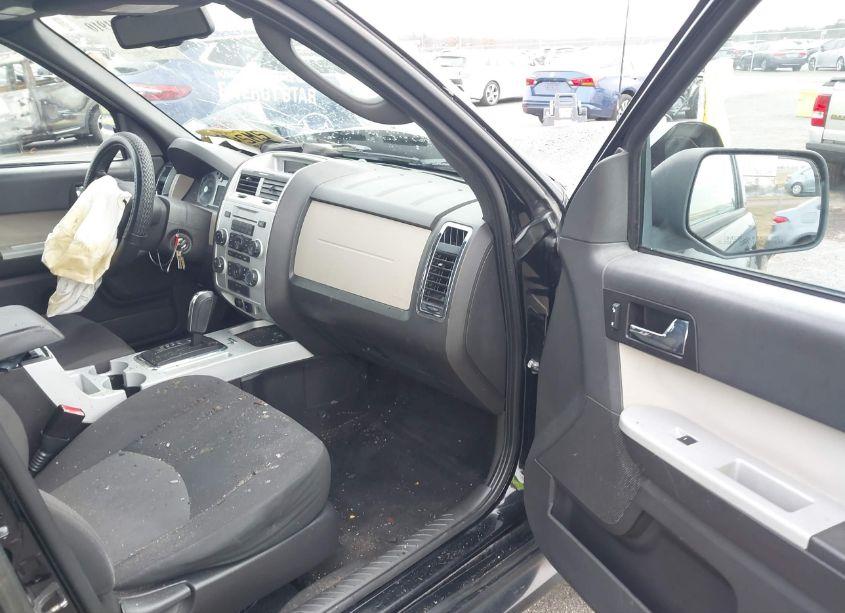 Photo 5 of 2010 Mercury Mariner (VIN 4M2CN8B78AKJ07000)