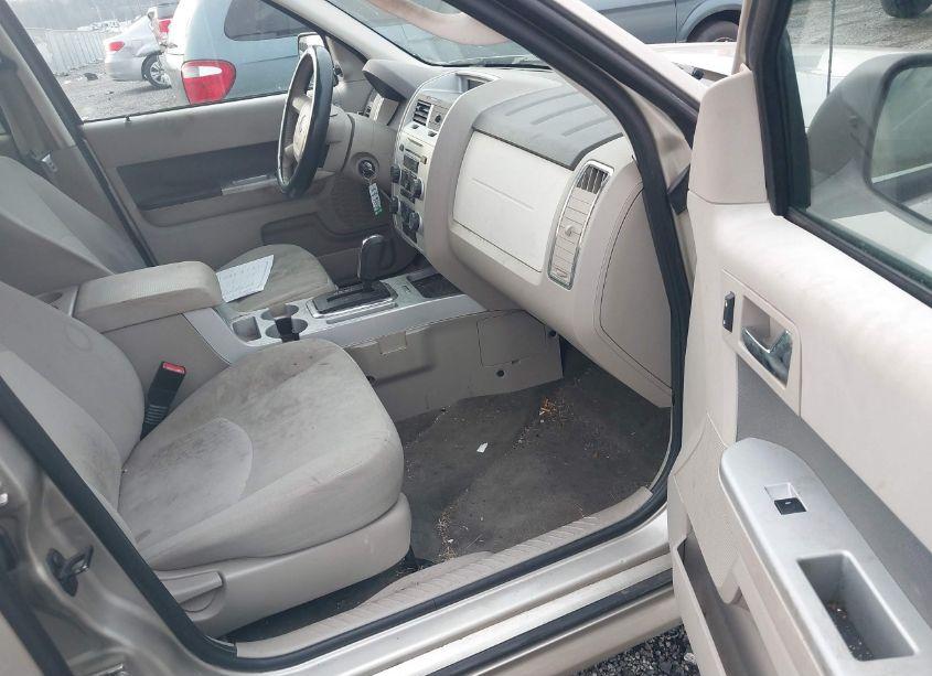 Photo 5 of 2010 Mercury Mariner (VIN 4M2CN8B78AKJ20667)