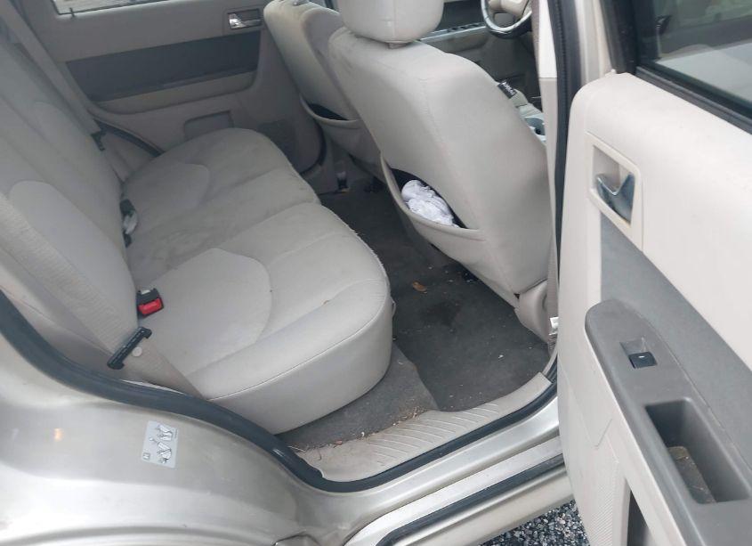 Photo 8 of 2010 Mercury Mariner (VIN 4M2CN8B78AKJ20667)