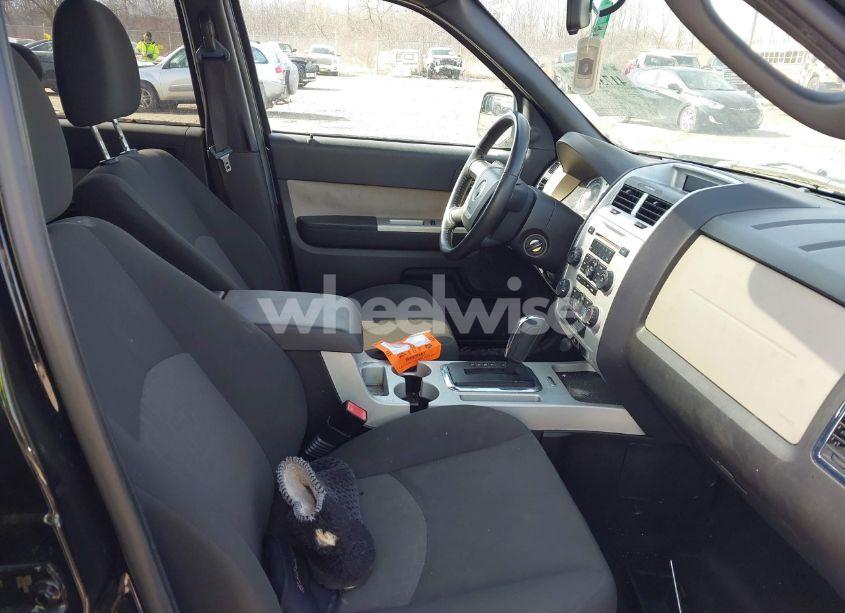 Photo 5 of 2010 Mercury Mariner (VIN 4M2CN8B79AKJ04672)