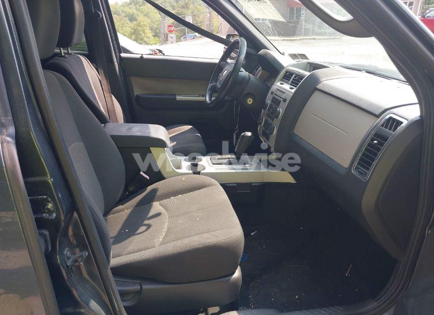 Photo 5 of 2010 Mercury Mariner (VIN 4M2CN8B79AKJ28843)