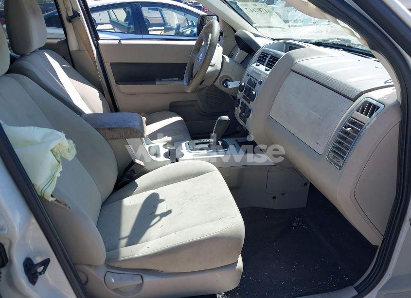 Photo 5 of 2010 Mercury Mariner (VIN 4M2CN8BG7AKJ01706)