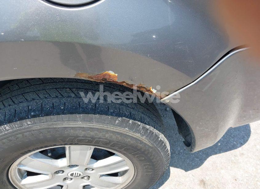 Photo 6 of 2010 Mercury Mariner (VIN 4M2CN8BG8AKJ19762)