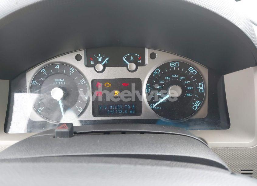 Photo 7 of 2010 Mercury Mariner (VIN 4M2CN8BG8AKJ19762)