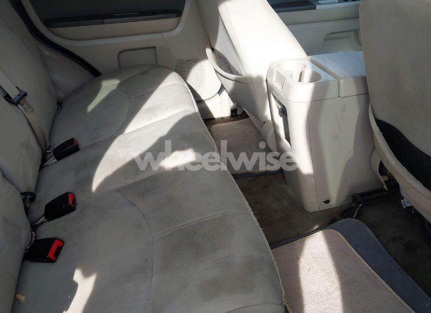 Photo 8 of 2010 Mercury Mariner (VIN 4M2CN9B73AKJ22994)