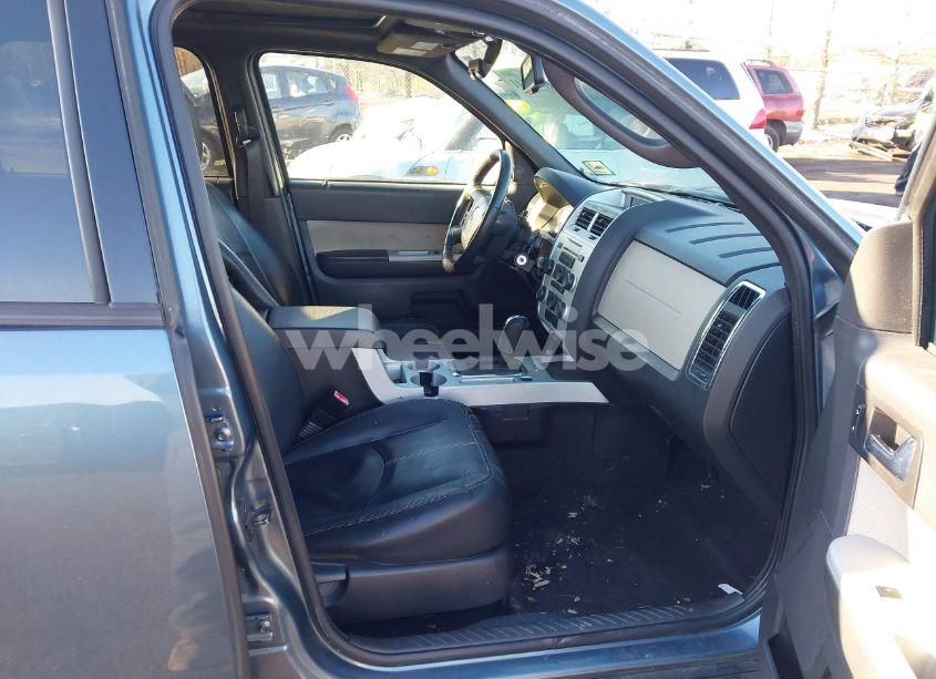 Photo 5 of 2010 Mercury Mariner (VIN 4M2CN9BG0AKJ02637)