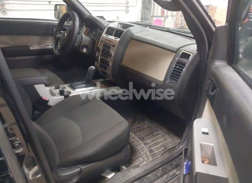 Photo 5 of 2010 Mercury Mariner (VIN 4M2CN9BG0AKJ06493)