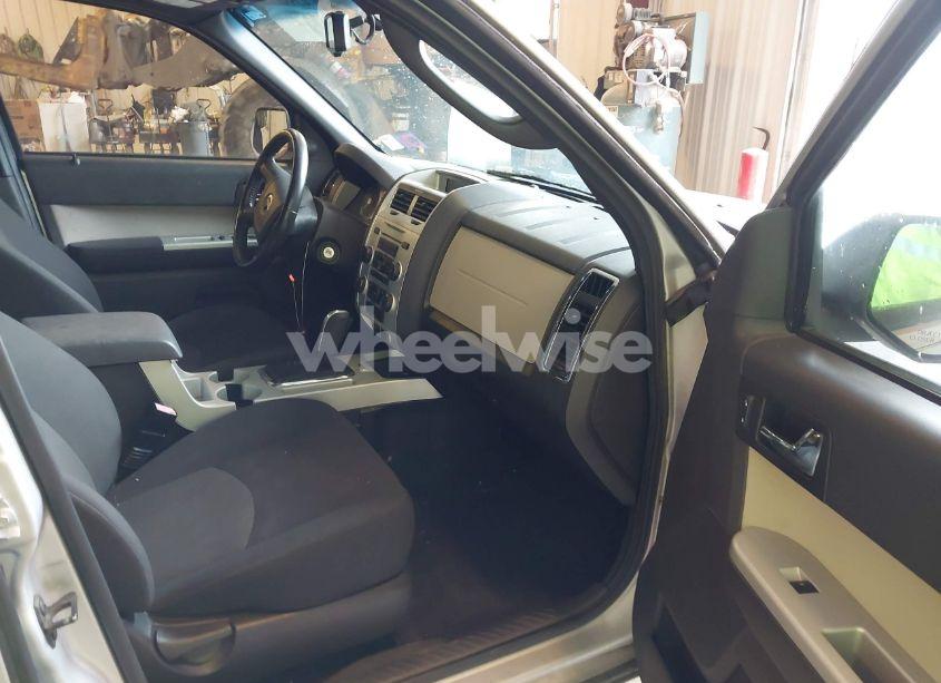 Photo 5 of 2010 Mercury Mariner (VIN 4M2CN9BG8AKJ08430)