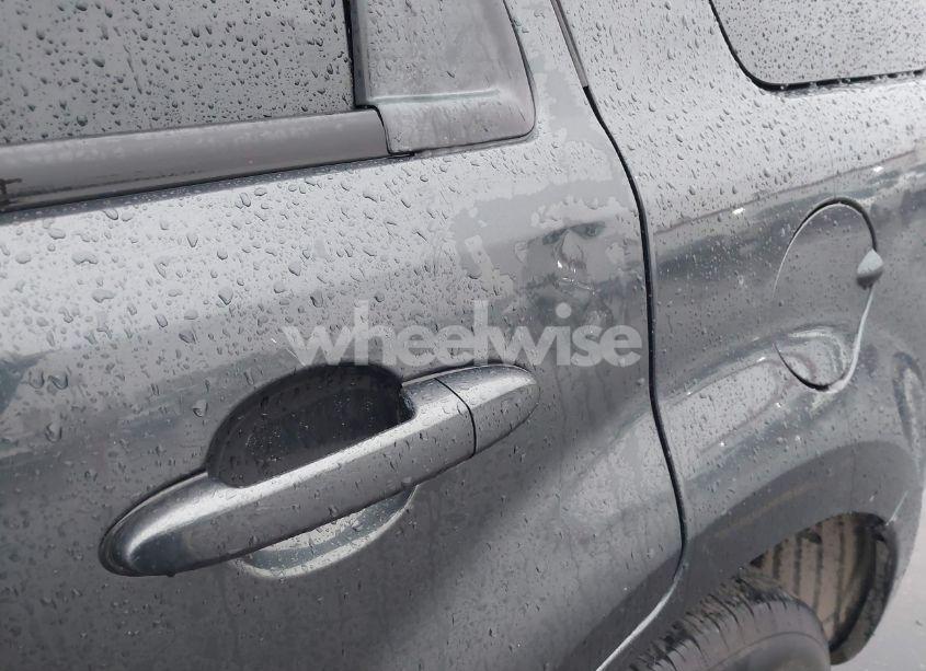 Photo 6 of 2010 Mercury Mariner PREMIER (VIN 4M2CN9H7XAKJ22840)