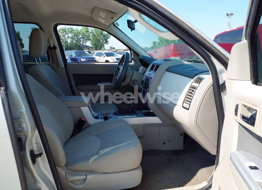 Photo 5 of 2009 Mercury Mariner I4 (VIN 4M2CU81709KJ22655)