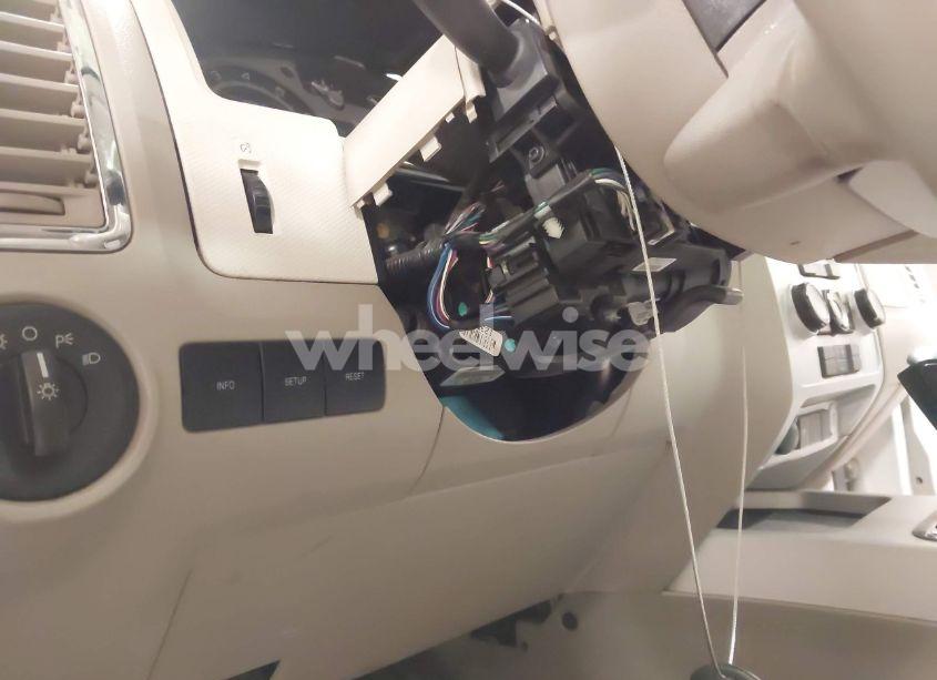 Photo 18 of 2008 Mercury Mariner V6 (VIN 4M2CU91148KJ42603)