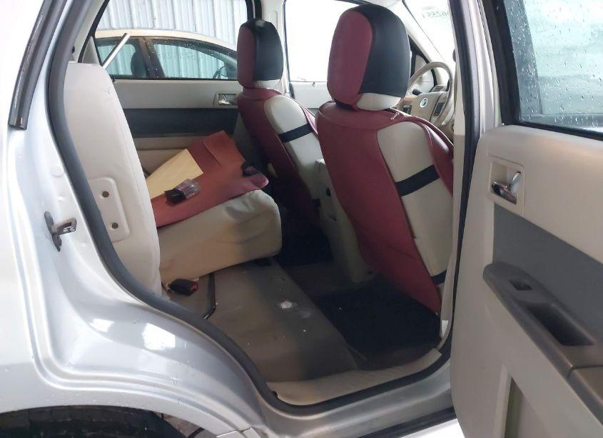 Photo 8 of 2009 Mercury Mariner I4 (VIN 4M2CU91779KJ12839)