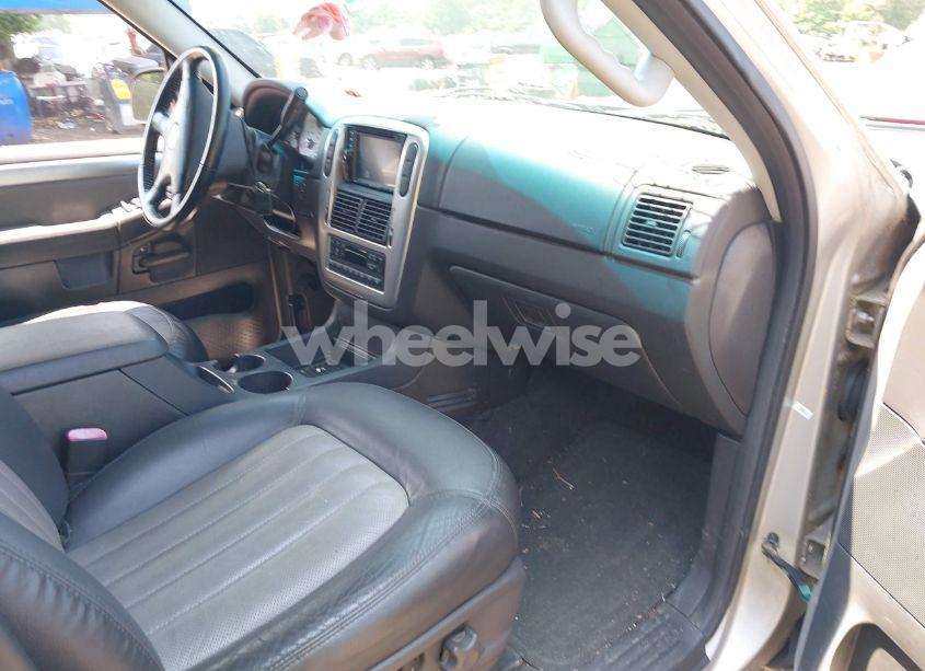 Photo 5 of 2004 Mercury Mountaineer N/A (VIN 4M2DU86E34ZJ53426)