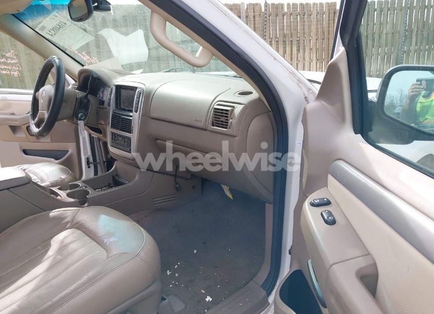 Photo 5 of 2005 Mercury Mountaineer N/A (VIN 4M2DU86K45ZJ34777)