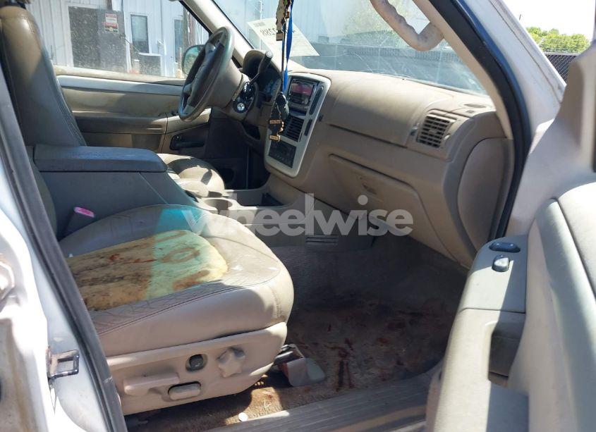 Photo 5 of 2002 Mercury Mountaineer N/A (VIN 4M2DU86W32ZJ16155)