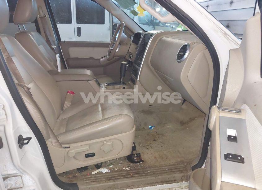 Photo 5 of 2010 Mercury Mountaineer N/A (VIN 4M2EN4HE9AUJ05123)