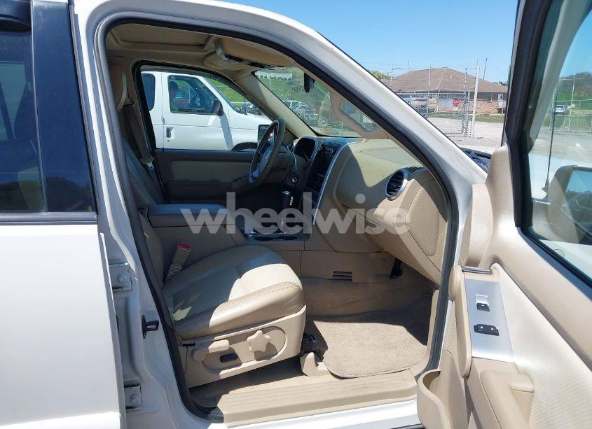 Photo 5 of 2010 Mercury Mountaineer PREMIER (VIN 4M2EN4J89AUJ02758)