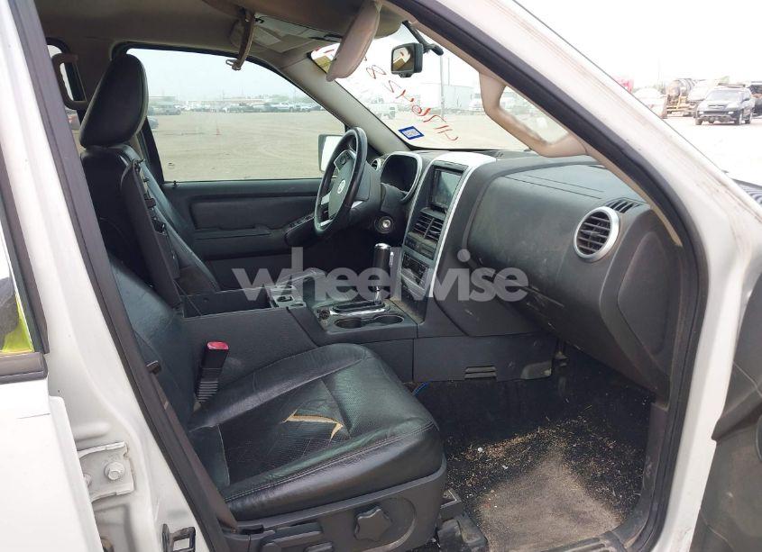 Photo 5 of 2009 Mercury Mountaineer N/A (VIN 4M2EU37E69UJ01928)