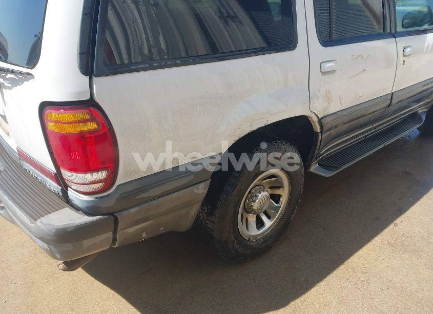 Photo 6 of 1999 Mercury Mountaineer N/A (VIN 4M2ZU52E8XUJ23656)