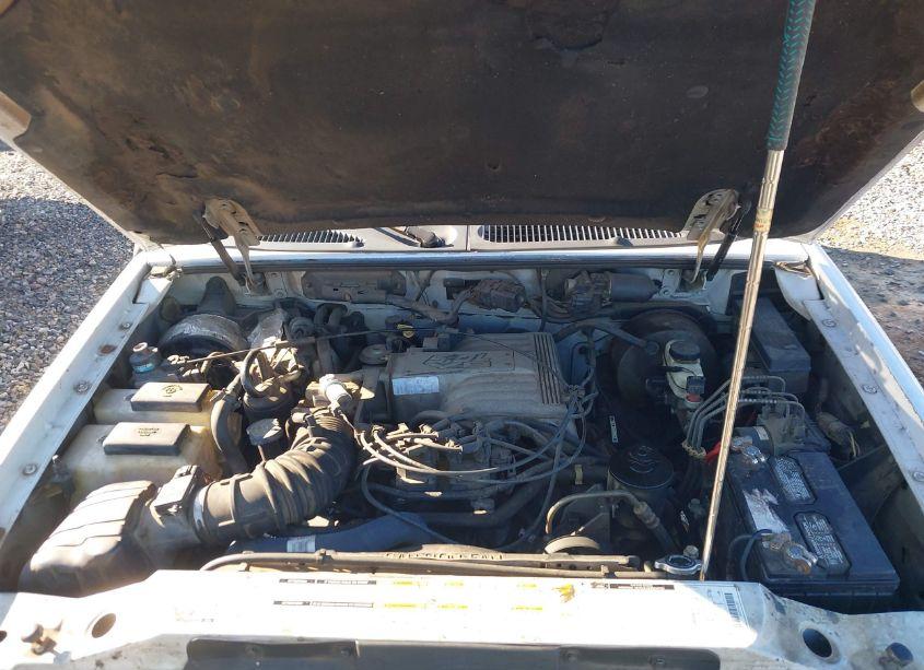 Photo 10 of 1998 Mercury Mountaineer N/A (VIN 4M2ZU52P5WUJ05325)