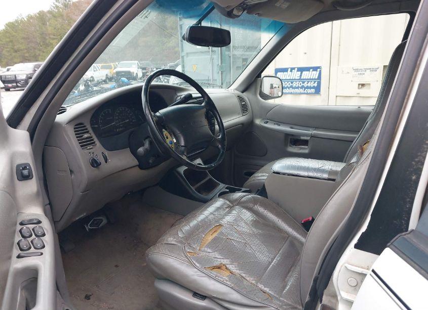 Photo 5 of 1998 Mercury Mountaineer N/A (VIN 4M2ZU52P5WUJ05325)