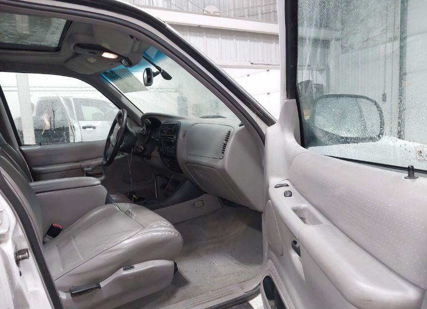 Photo 5 of 1998 Mercury Mountaineer N/A (VIN 4M2ZU55P6WUJ30827)