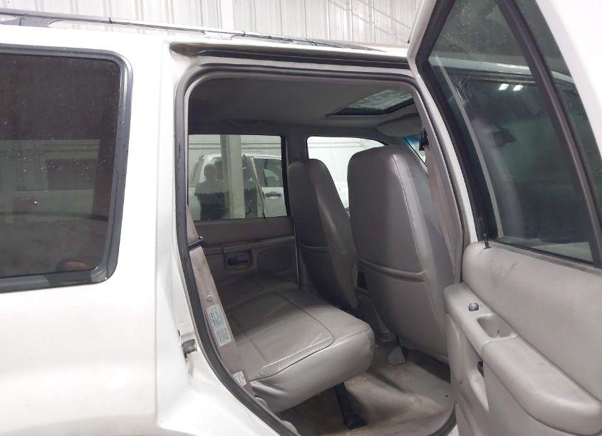 Photo 8 of 1998 Mercury Mountaineer N/A (VIN 4M2ZU55P6WUJ30827)