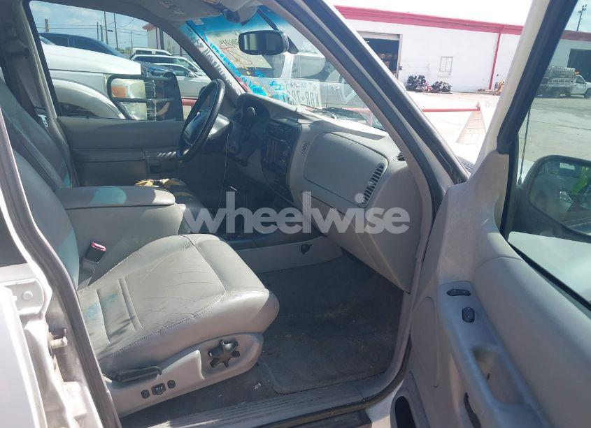 Photo 5 of 2001 Mercury Mountaineer N/A (VIN 4M2ZU66P31UJ04943)