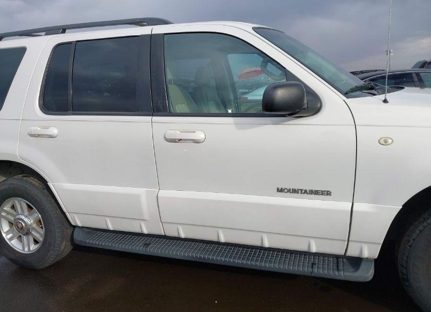 Photo 13 of 2002 Mercury Mountaineer N/A (VIN 4M2ZU86E02ZJ29605)