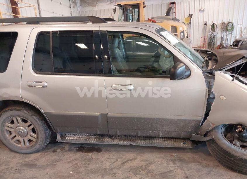 Photo 13 of 2005 Mercury Mountaineer N/A (VIN 4M2ZU86E35UJ14209)