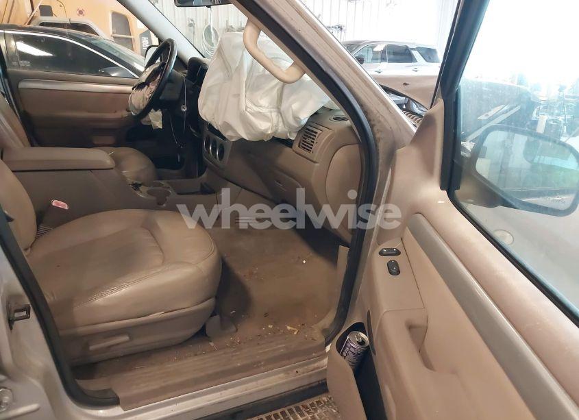 Photo 5 of 2005 Mercury Mountaineer N/A (VIN 4M2ZU86E35UJ14209)