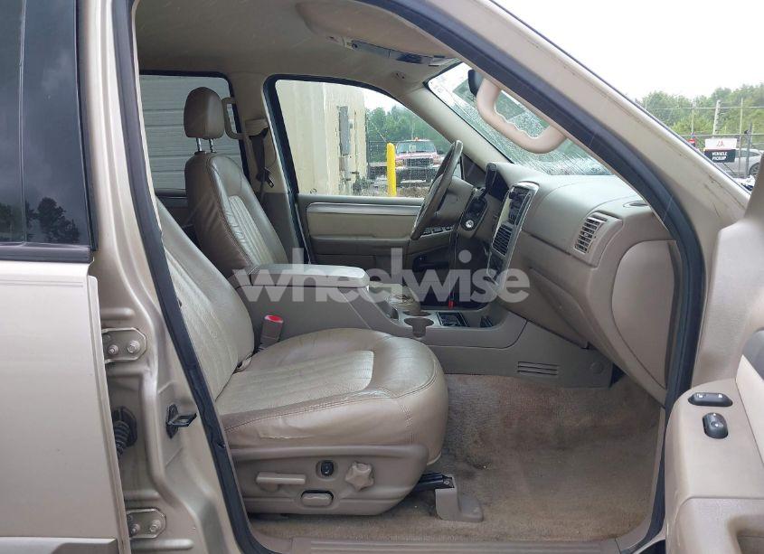 Photo 5 of 2004 Mercury Mountaineer N/A (VIN 4M2ZU86KX4UJ13689)