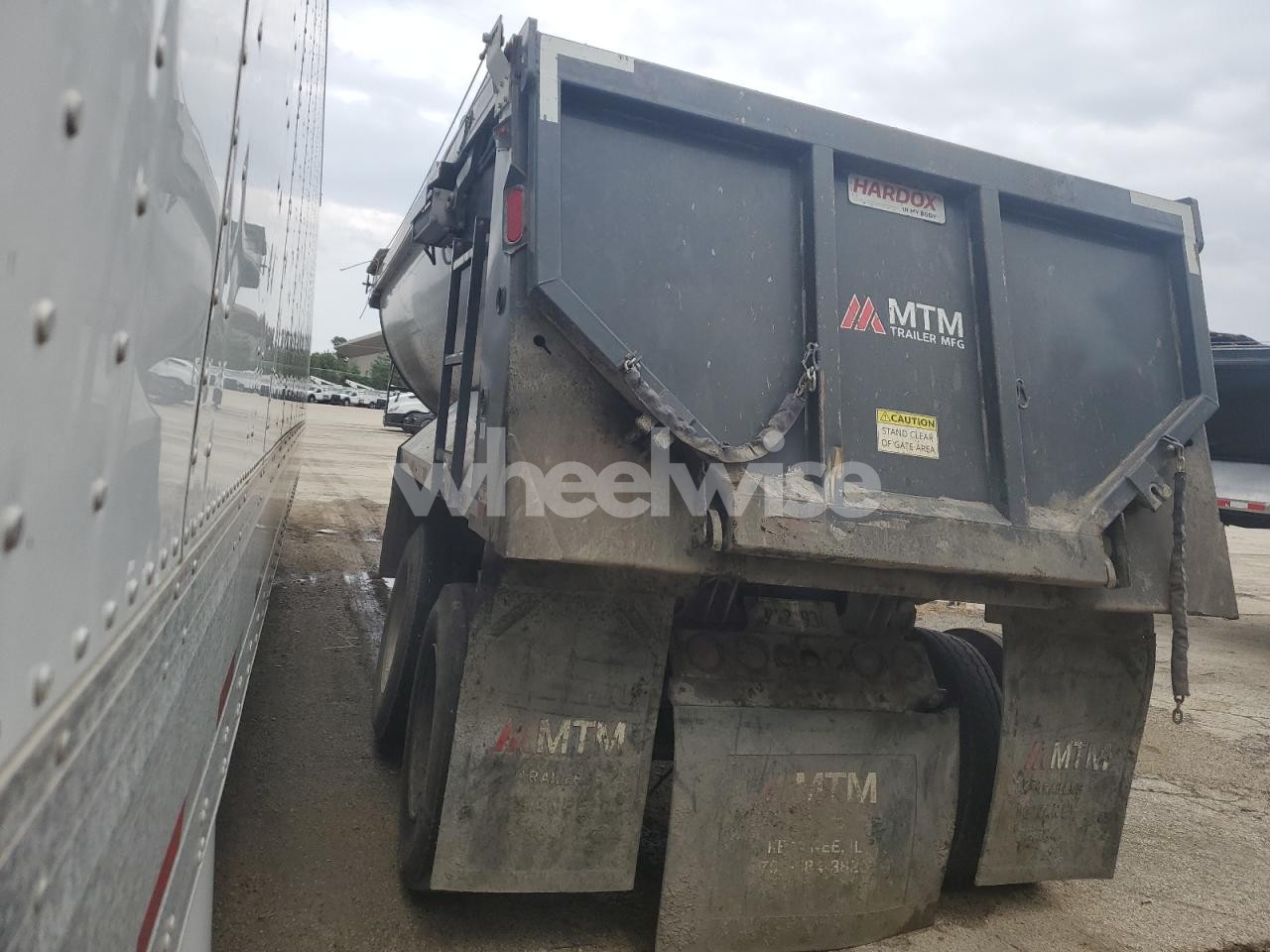 Photo 3 of 2023 MIDWEST 23RB-QF-AR END DUMP TRAILER N/A (VIN 4M9DS2321P1017331)