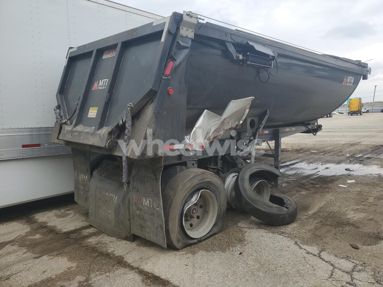 Photo 4 of 2023 MIDWEST 23RB-QF-AR END DUMP TRAILER N/A (VIN 4M9DS2321P1017331)