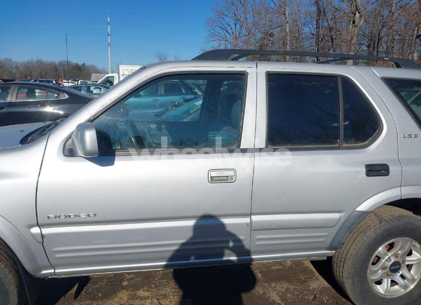 Photo 6 of 2002 Isuzu Rodeo LS 3.2L/LSE 3.2L V6/S/S 3.2L V6 (VIN 4S2DM58W524317574)