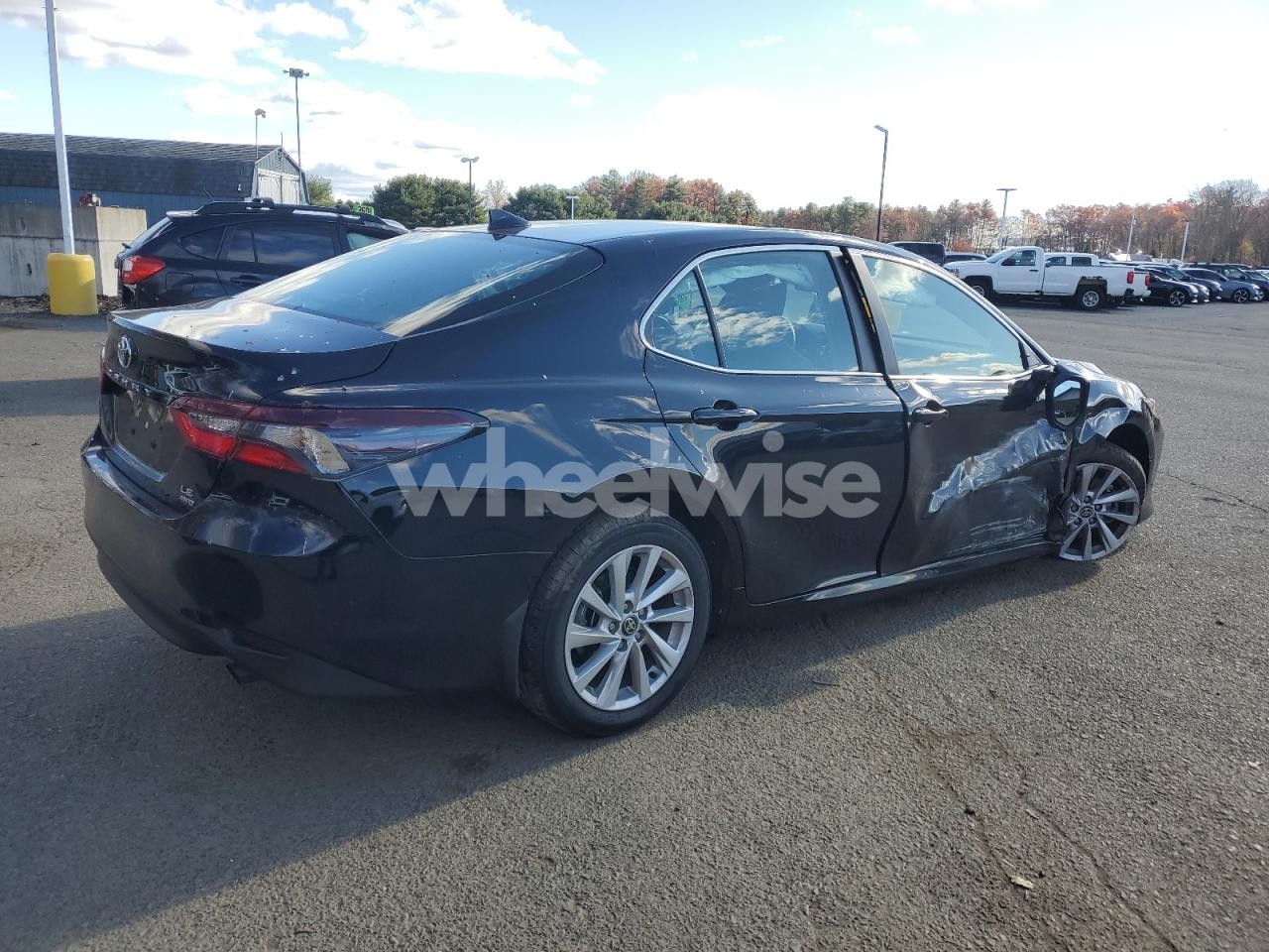 Photo 3 of 2024 TOYOTA CAMRY LE (VIN 4S3BNAH63H3050894)