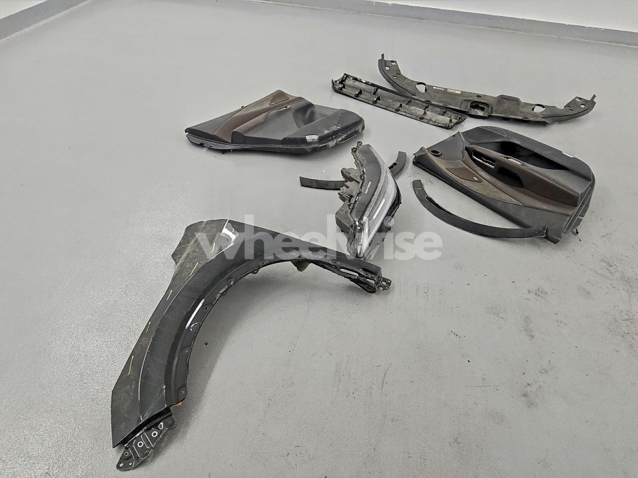 Photo 13 of 2024 LEXUS RX 450H+ LUXURY (VIN 4S3BWAB64N3021826)