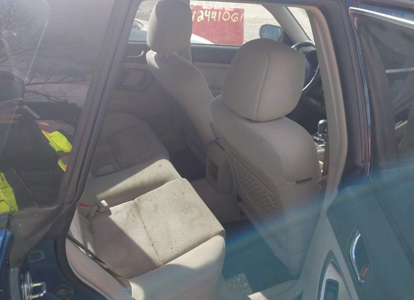 Photo 8 of 2007 Subaru Outback 2.5I/2.5I BASIC/2.5I L.L. BEAN EDITION (VIN 4S4BP61C977342172)