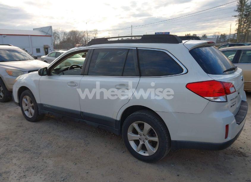 Photo 3 of 2014 Subaru Outback 2.5I (VIN 4S4BRBAC0E3294620)