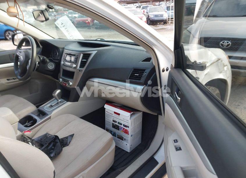 Photo 5 of 2014 Subaru Outback 2.5I (VIN 4S4BRBAC0E3294620)