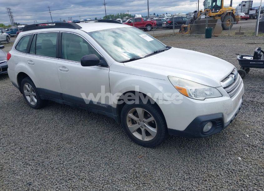 2014 Subaru Outback 2.5I (VIN 4S4BRBAC1E3203578) main photo