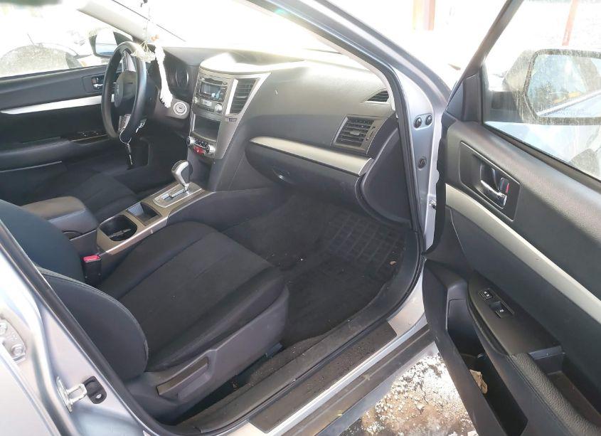 Photo 5 of 2014 Subaru Outback 2.5I (VIN 4S4BRBAC4E3220391)