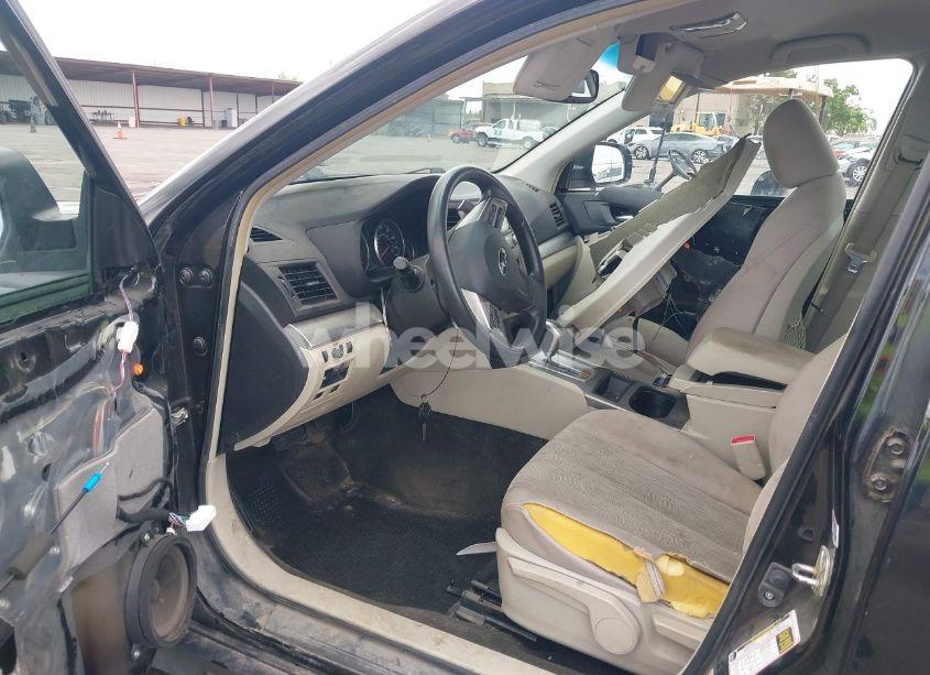 Photo 5 of 2014 Subaru Outback 2.5I (VIN 4S4BRBAC5E3212977)