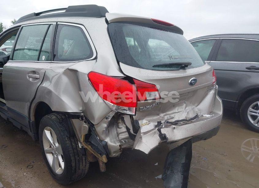 Photo 6 of 2014 Subaru Outback 2.5I (VIN 4S4BRBAC5E3297982)